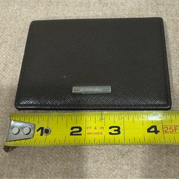 BURBERRY Grayish Brown Leather Folding Card Case (Barely Used) - Picture 17 of 17